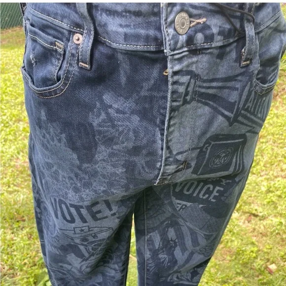 Levi’s OBEY Print Customizef in Miami Jeans - Picture 13 of 16